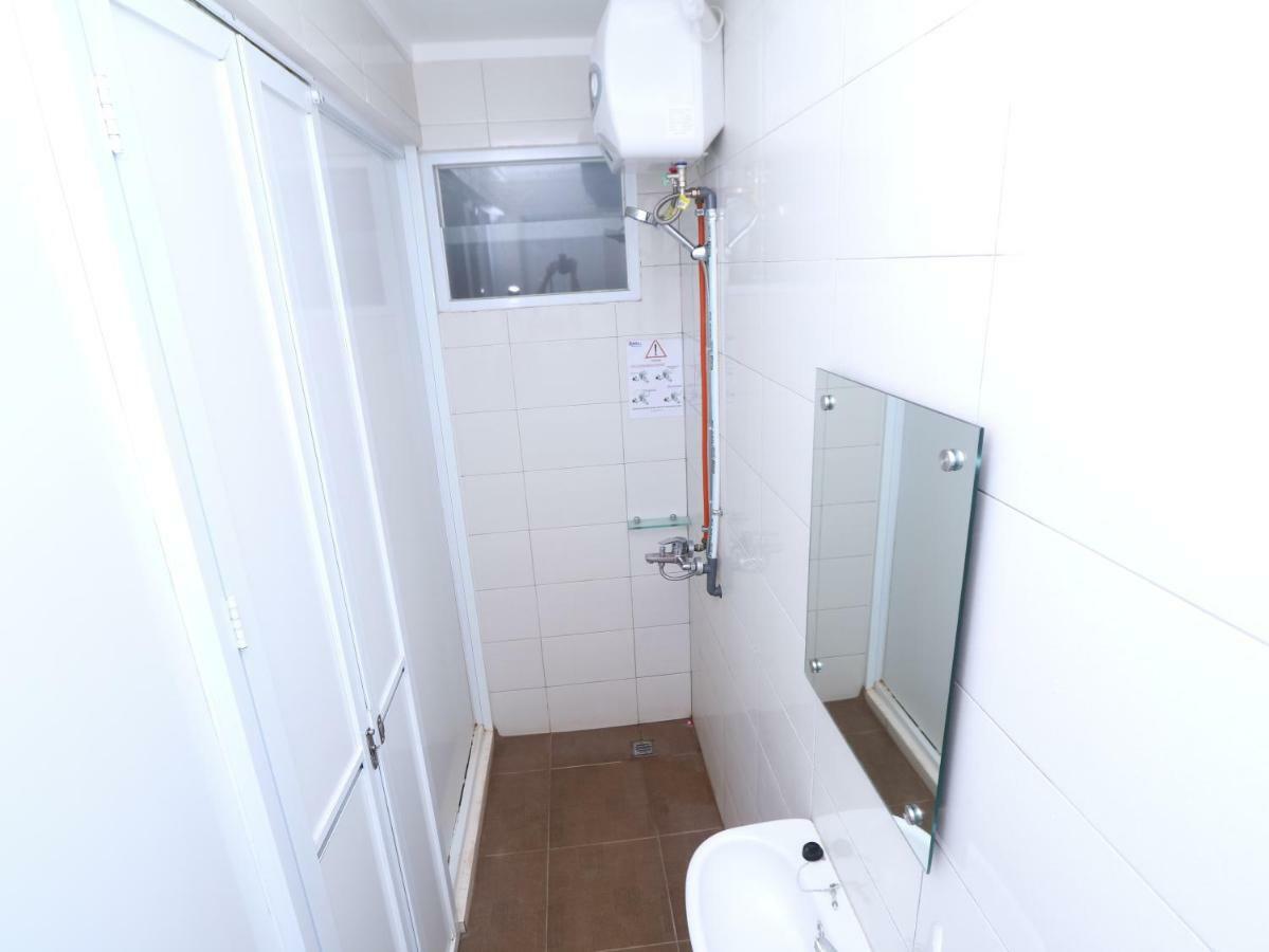 Kamar Keluarga Tanah Abang Hotell Jakarta Exteriör bild